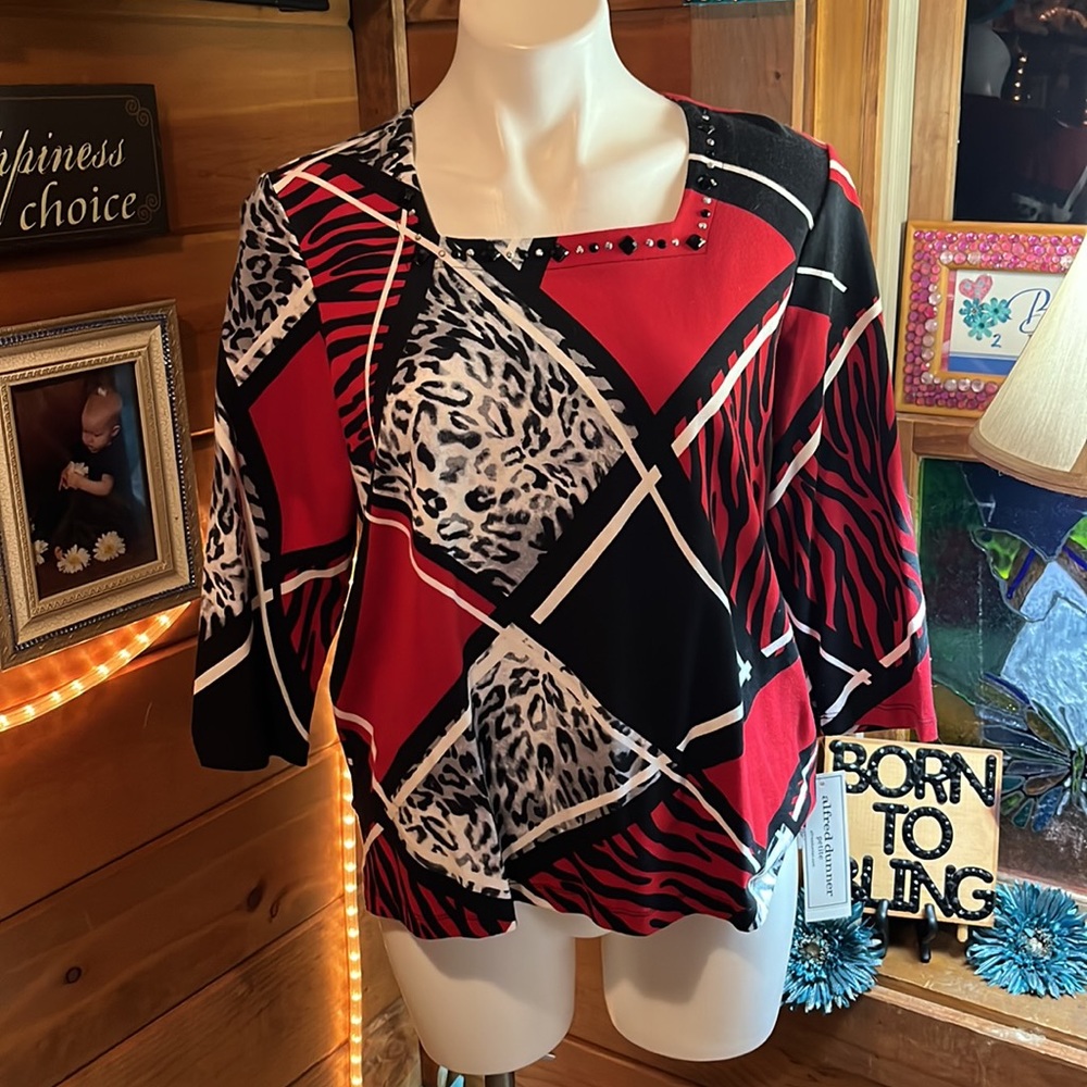 🆕Alfred Dunner adorable top w embellished bling